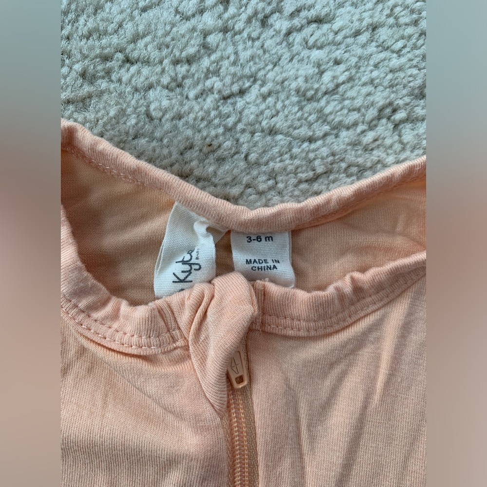 Kyte Baby Size 3-6 Months Sleeveless Zippered Romper in Peach - Picture 3 of 6